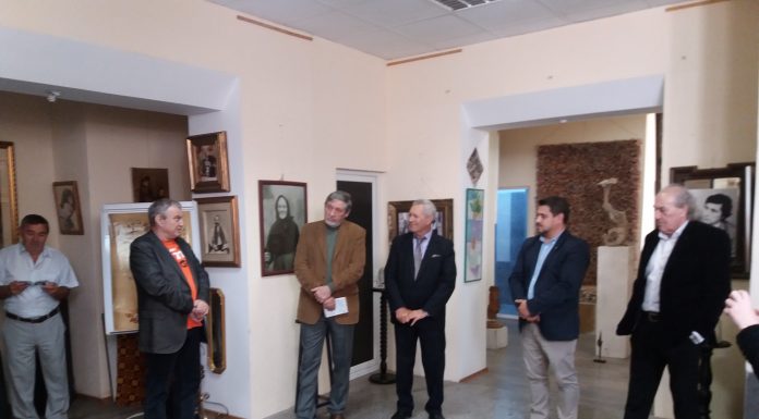 Poetul este un rege – şi i se cuvine un tron