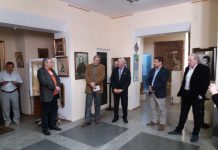 Poetul este un rege – şi i se cuvine un tron