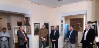 Poetul este un rege – şi i se cuvine un tron