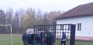 FOTO: Turism electoral la Drăguțești! Votanții, transportați și în portbagaj