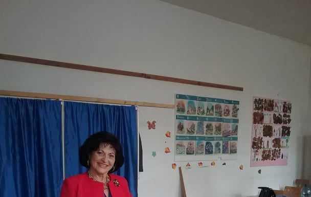 Politicienii, primii la vot