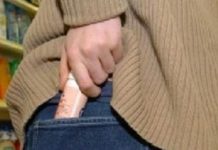 Cercetat de polițiști, după ce a furat șampon