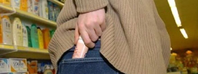 Cercetat de polițiști, după ce a furat șampon