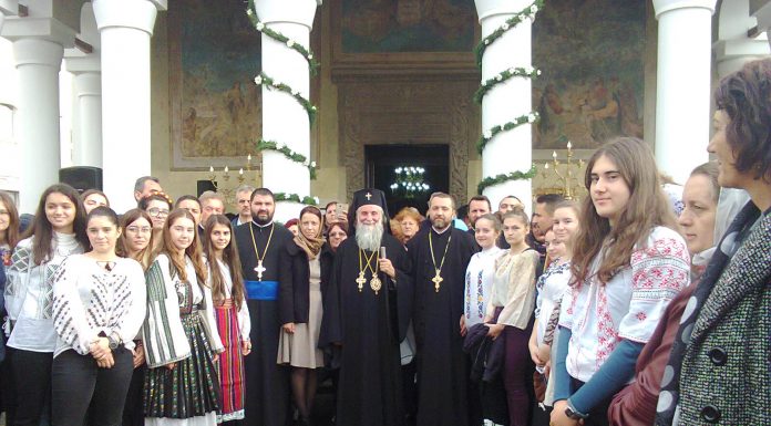 Sfântă Liturghie Arhierească la Sărbătoarea Bisericii Paraclis Mitropolitan «Sfinţii Voievozi Mihail şi Gavriil» din Municipiul Târgu-Jiu! – ,,Sfinţii Arhangheli Mihail şi Gavriil sunt ajutătorii neamului omenesc”!