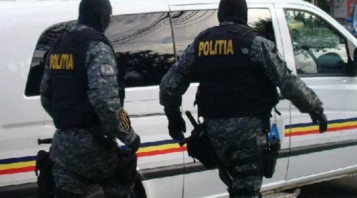 Bătaie în fața unui bar din Târgu-Jiu! Patru tineri au ajuns în arest