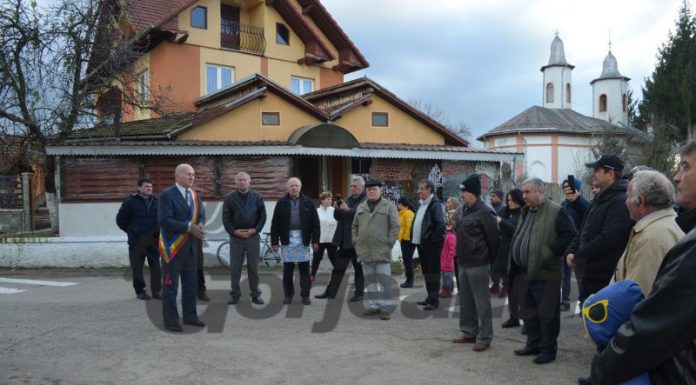 VIDEO: Primarul Emilian Rusu a organizat Ziua Națională la Dănești chiar și fără buget