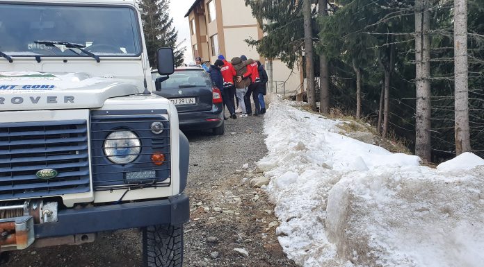 Foto-Doi tineri s-au răsturnat cu ATV-ul la Rânca! Este așteptată poliția