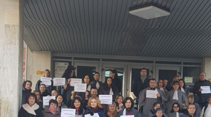Grefierii au continuat protestele la Târgu-Jiu