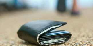 Gestul făcut de un polițist și un jandarm, după ce au găsit un portofel pe stradă