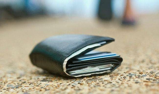 Gestul făcut de un polițist și un jandarm, după ce au găsit un portofel pe stradă