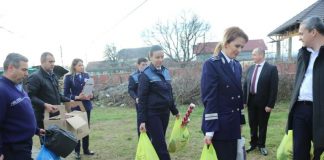 Surpriza polițiștilor pentru o tânără din Turcinești și fiica acesteia de doi ani