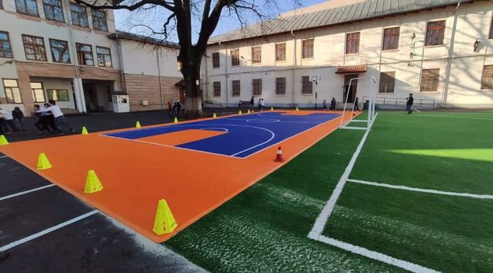 Terenuri de sport moderne, la Școala „Constantin Săvoiu”