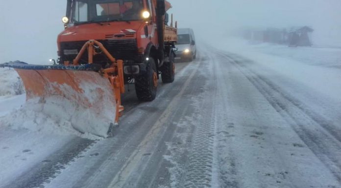 FOTO: Ninge la Rânca! Drumarii intervin!