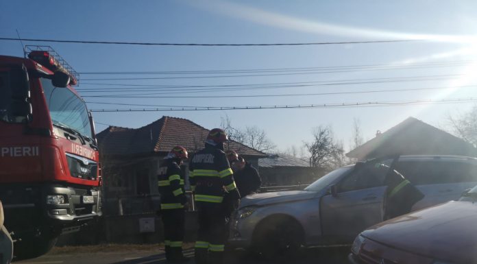Foto: Accident la Drăguțești, un echipaj SMURD la fața locului!