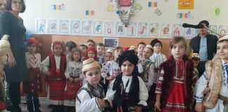 Acțiune caritabilă a preșcolarilor Grădiniței nr. 31, de Moș Nicolae, la Centrul Maternal