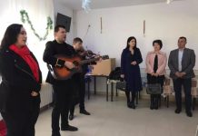 Beneficiarii serviciilor CÎA Suseni, colindaţi de artistul Bacio