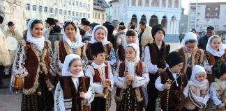 300 de colindători din Gorj şi Mehedinţi, la Alaiul obiceiurilor de iarnă