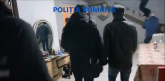 Percheziții la Târgu-Jiu! Polițiștii au confiscat aproape 20.000 de articole pirotehnice și îmbrăcăminte