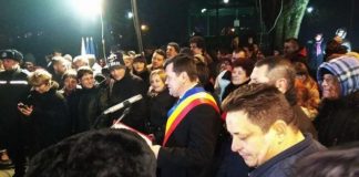 Se menţine tradiţia căsătoriilor la Poarta Sărutului!