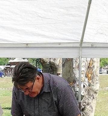 Artistul Pompiliu Ciolacu, la Târgul de Moş Nicolae de la Bucureşti