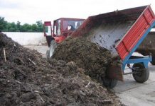 Groapă de gunoi de grajd într-o comună din Gorj