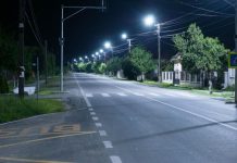 Sate iluminate cu becuri LED