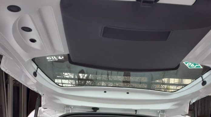 Amendată pentru că vindea încălţăminte second-hand