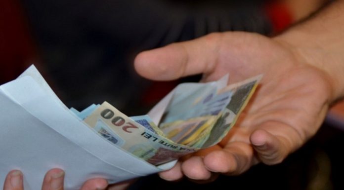 Cere eliminarea pensiilor speciale pentru primari. „Privilegii pentru baronii locali”