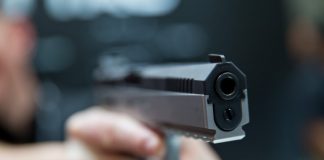 Bărbatul reținut, după amenințări cu pistolul, a fost eliberat