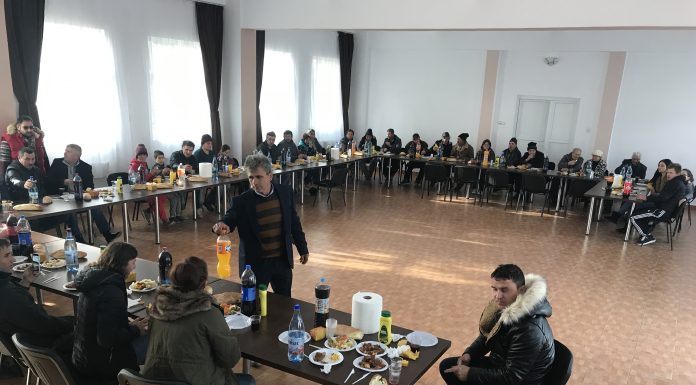 Pomana porcului pentru toți sătenii din Stejari!