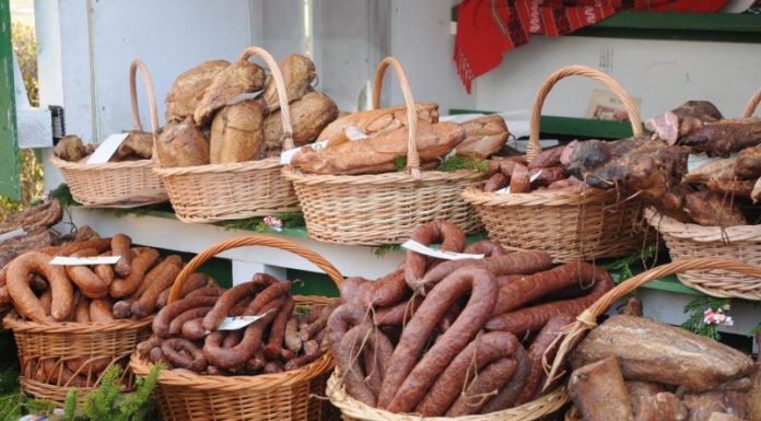 Producători de alimente tradiţionale din Gorj, în curtea Ministerului Agriculturii