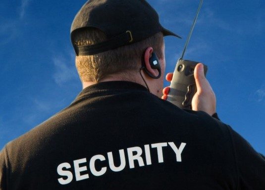 Post de paznic la o școală din Rovinari