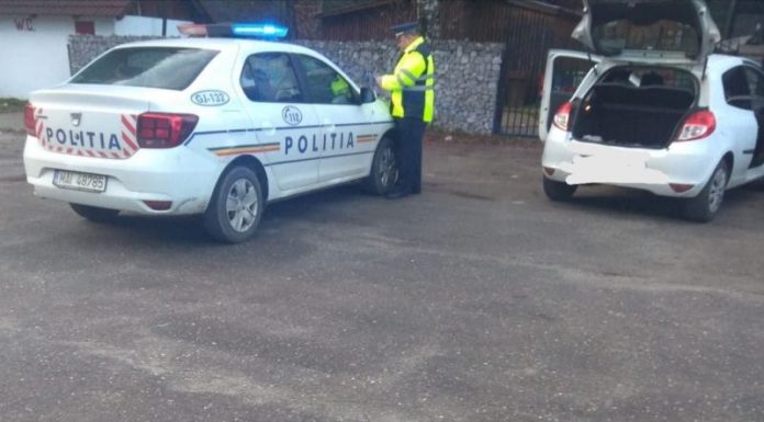 Șoferi prinși cu aproape 14.000 de articole pirotehnice în autoturisme