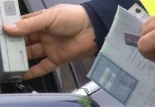 Șofer prins în timp ce conducea o autoutilitară, în stare avansată de ebrietate