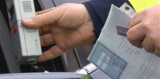 Șofer prins în timp ce conducea o autoutilitară, în stare avansată de ebrietate