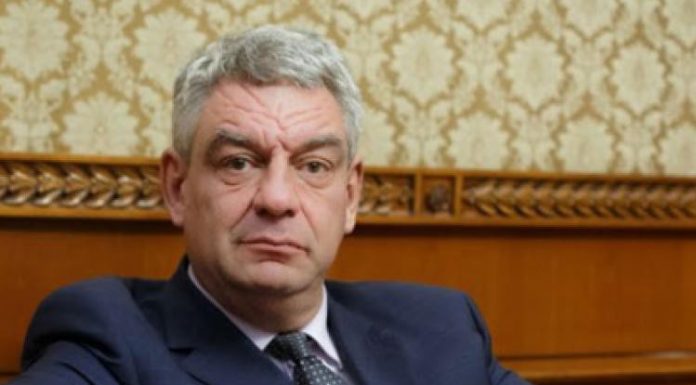 Tudose, un nou atac la Ponta: Iei mandat de parlamentar doar dacă faci cruci