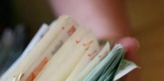 Tânărul suspectat că a furat 44.000 de euro dintr-o casă din Tismana, pus sub control judiciar