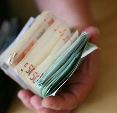 Tânărul suspectat că a furat 44.000 de euro dintr-o casă din Tismana, pus sub control judiciar