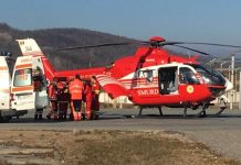 Bebeluș născut prematur cu probleme de respirație, transportat cu un elicopter SMURD la un spital din Timișoara