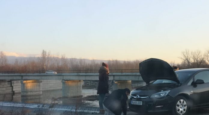 Foto: Tamponare în sensul giratoriu de la Iezureni