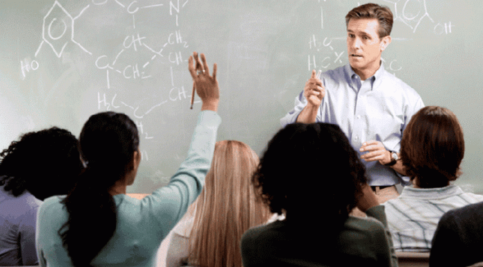 A început recrutarea experților în managementul educațional