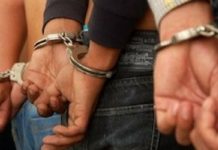 Trei tineri, reținuți pentru tulburarea ordinii şi liniştii publice şi distrugere