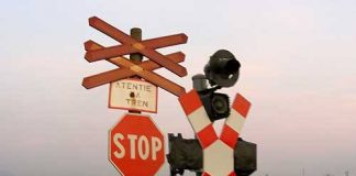 Mașină condusă de un șofer beat, lovită de tren