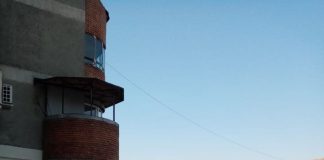 Locatarii blocului de la Piața Centrală cer legitimații în parcarea cu plată, contra cost