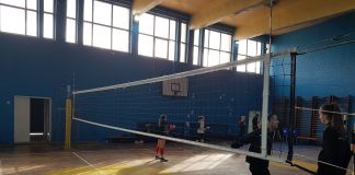 Voleiul, interzis în Sala Polivalentă din Târgu-Jiu! Sportivele CSS au jucat în condiții insalubre cu voleibalistele de la Mioveni