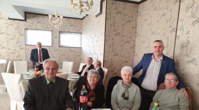 Vicele Morega, naș la 10 cupluri cu vechime din Motru