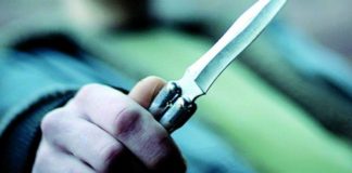 Femeie rănită cu cuțitul de iubitul fiicei sale