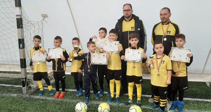 Antrenorii Mario Găman și Boby Arjoca Staicu au participat cu patru echipe la Vâlcea, la cea mai tare competiție a lunii februarie