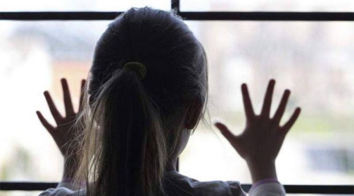 Bani europeni pentru copiii ai căror părinți sunt plecați la muncă în străinătate