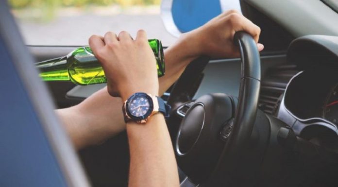 Minor băut, prins la volanul mașinii mamei sale